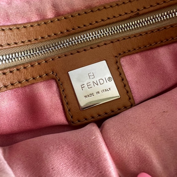 ✨SOLD✨ Vintage Fendi Pink Raffia Baguette - Picture 12 of 16